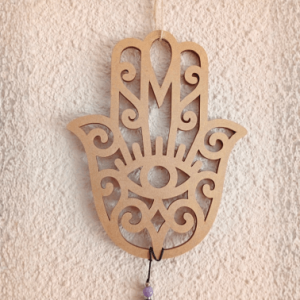 mano de fatima en madera