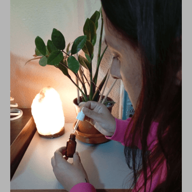 Inicio 5 yo haciendo una terapia de flores de bach